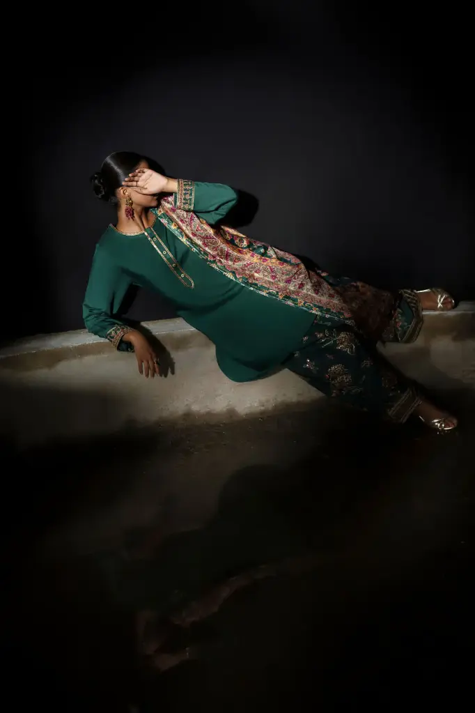 MB109J3.webp